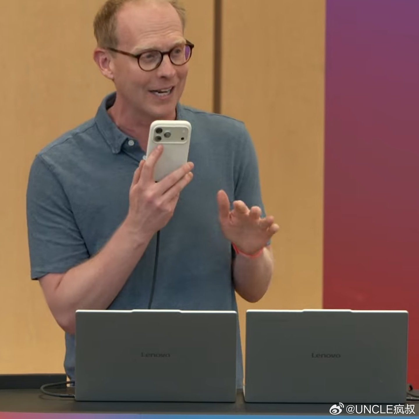 有趣的是，谷歌在昨天自家的开发者大会上使用的演示手机都是iPhone