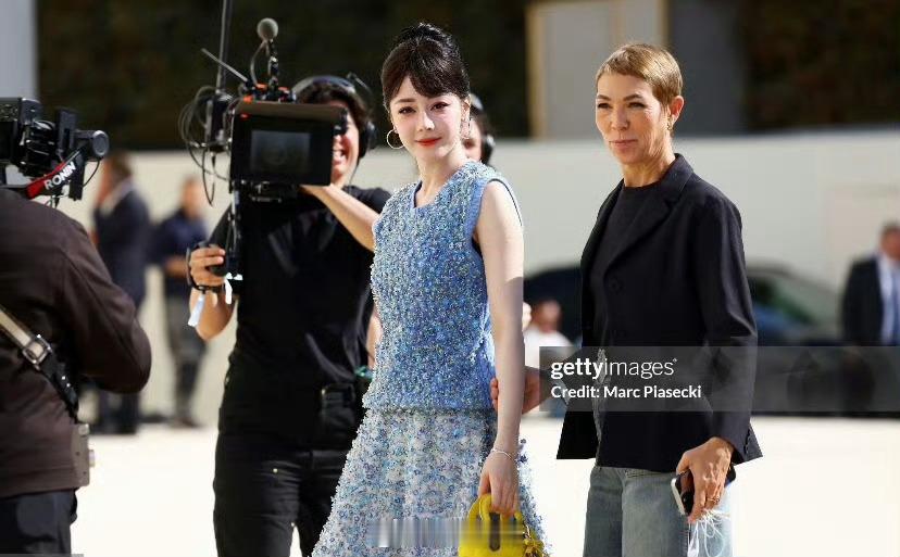 两位新疆籍美女迪丽热巴和古力娜扎的G社生图 ​​​