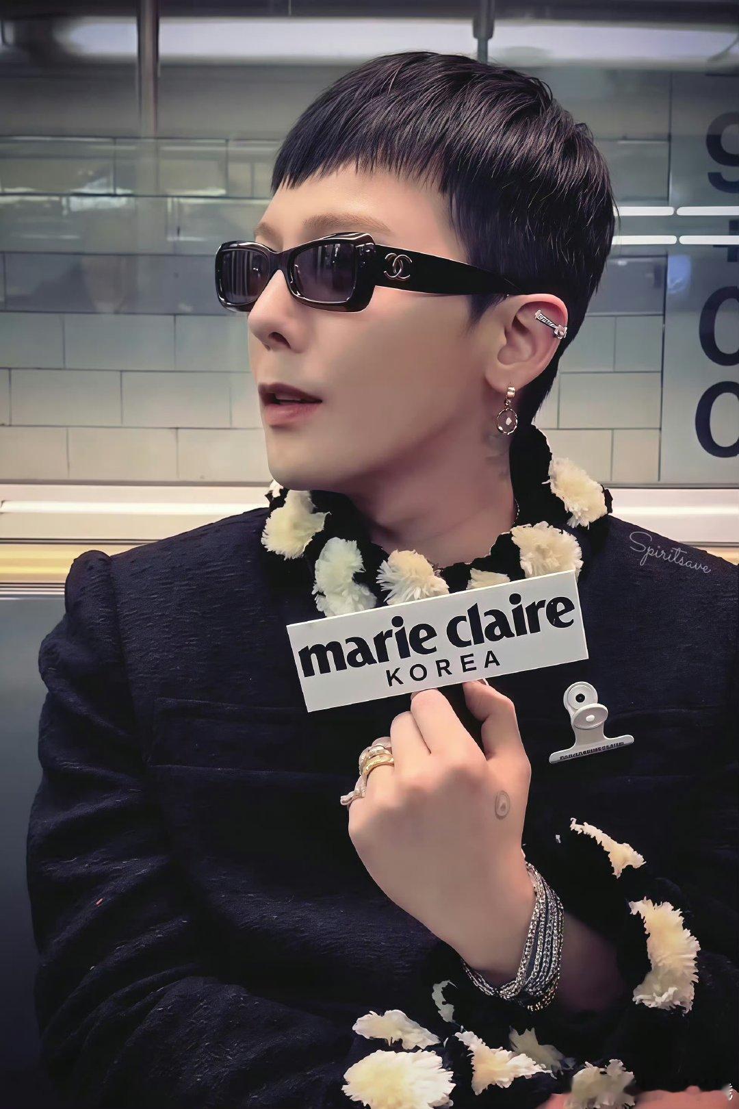 权志龙刀削下颌线 谁懂啊！紧致到零赘肉的下颌线，配上顺毛造型，梦回十年前的惊艳，