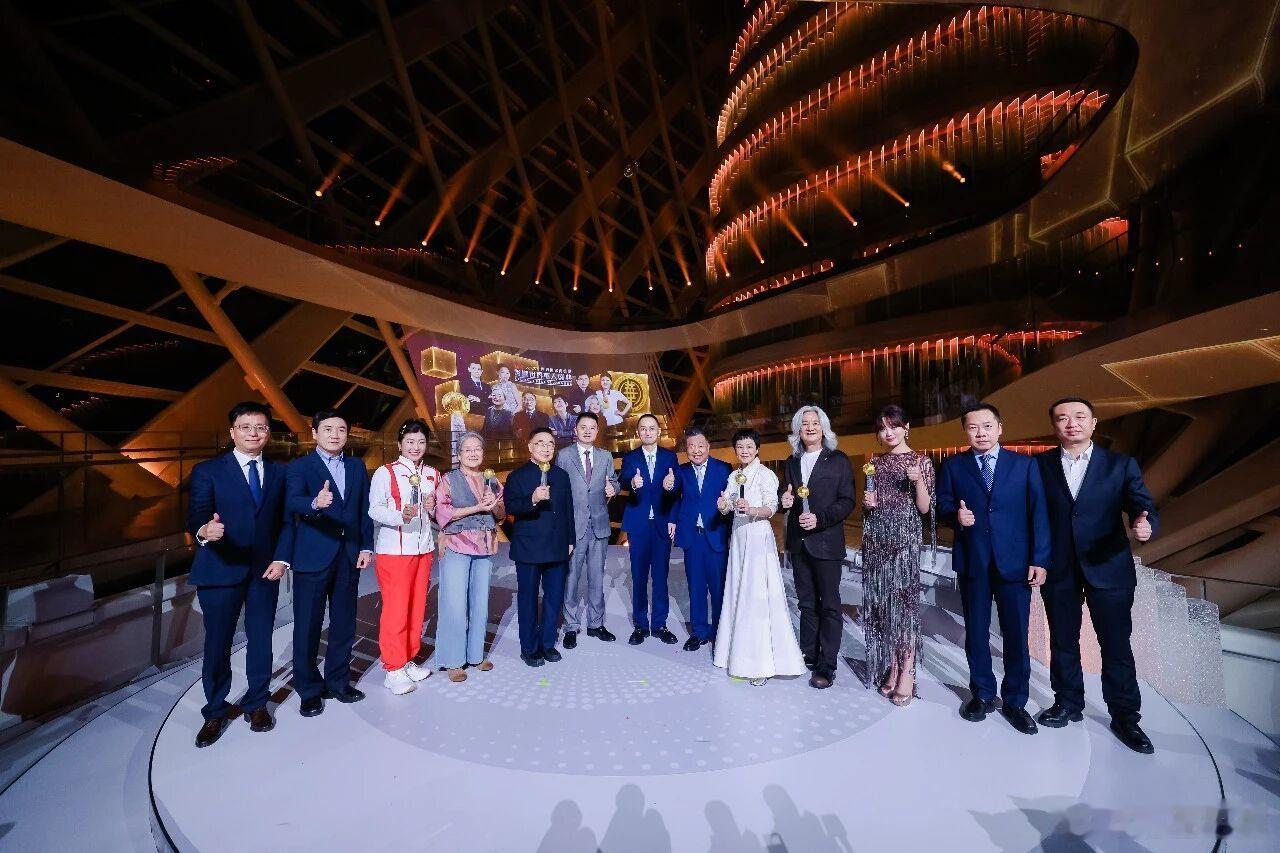 8月12日晚，国窖1573“世界因你而美丽——第18届影响世界华人盛典”在北京凤