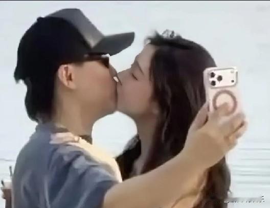 惊爆！胡彦斌易梦玲马尔代夫甜蜜热吻，16岁年龄差恋情实锤

2025年11月20