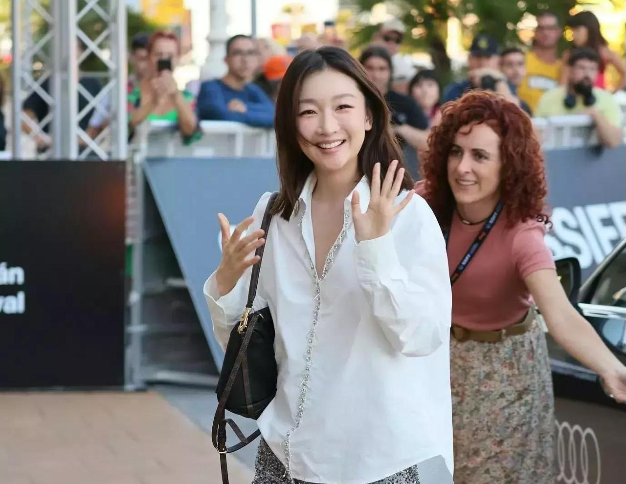 越扒越深，服刑期间拍摄电影，凶手自称比较坦然，她说：“我还是比较坦然的，我其实不