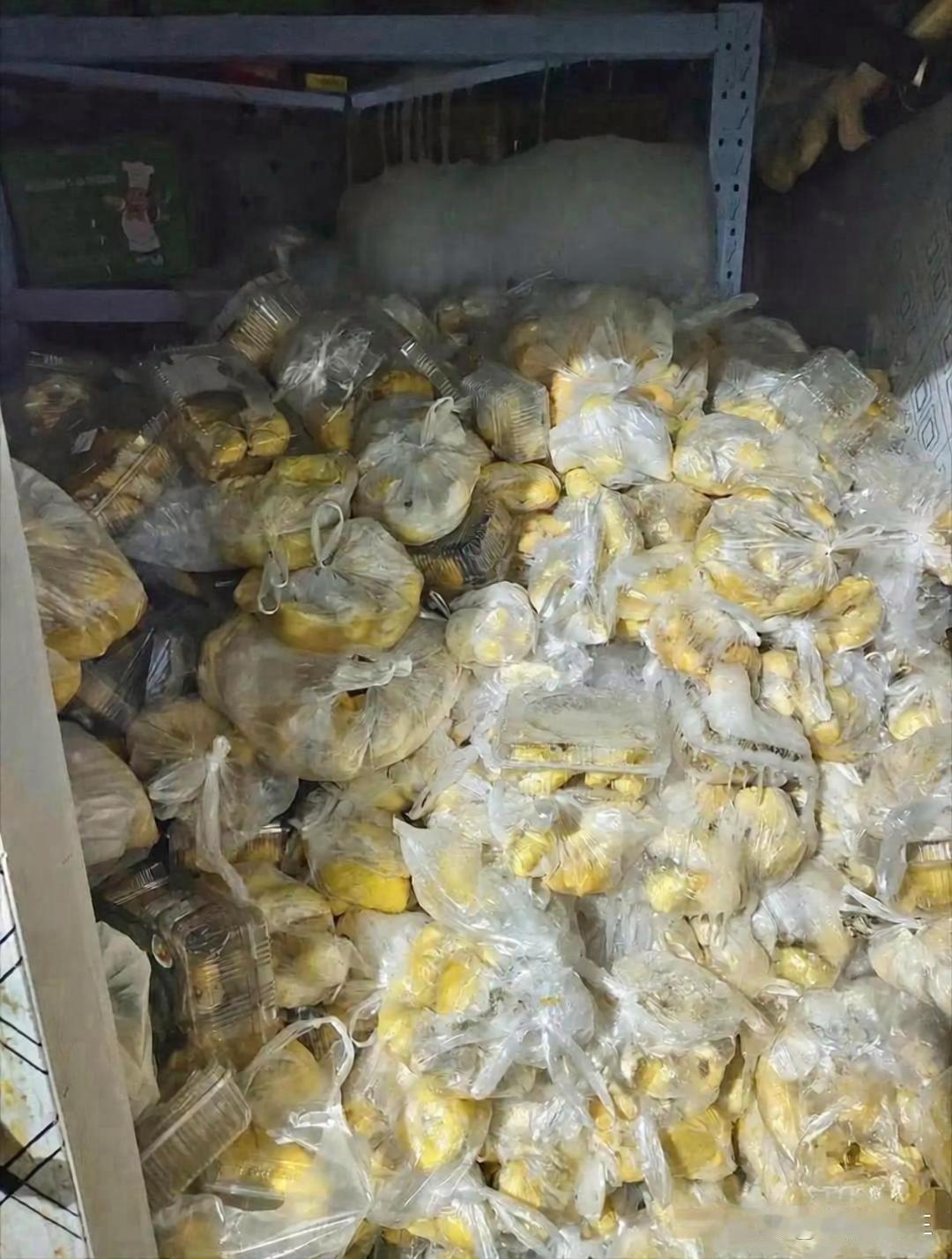 瞧见这以后还敢吃吗？ ​​​