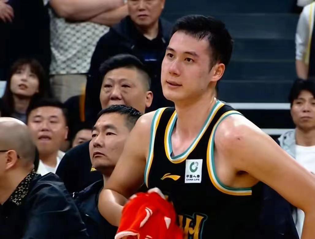 这仨家伙“挺身而出”，改变了浙江东阳光与广东华南虎季后赛G3的最终结局！
1、浙