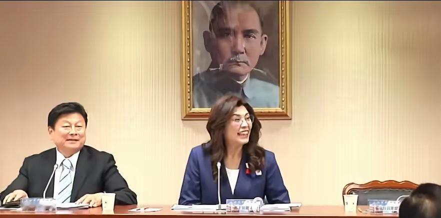 郑丽文当天赴立院出席国民党立院务实研讨会、致词“拜托战神战将助选”、李乾龙见证新
