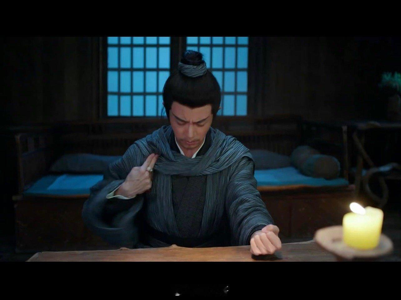 任嘉伦凤凰台上胡子造型，有种飞升实力派的既视感。古偶剧走红的任嘉伦，也开始有沧桑