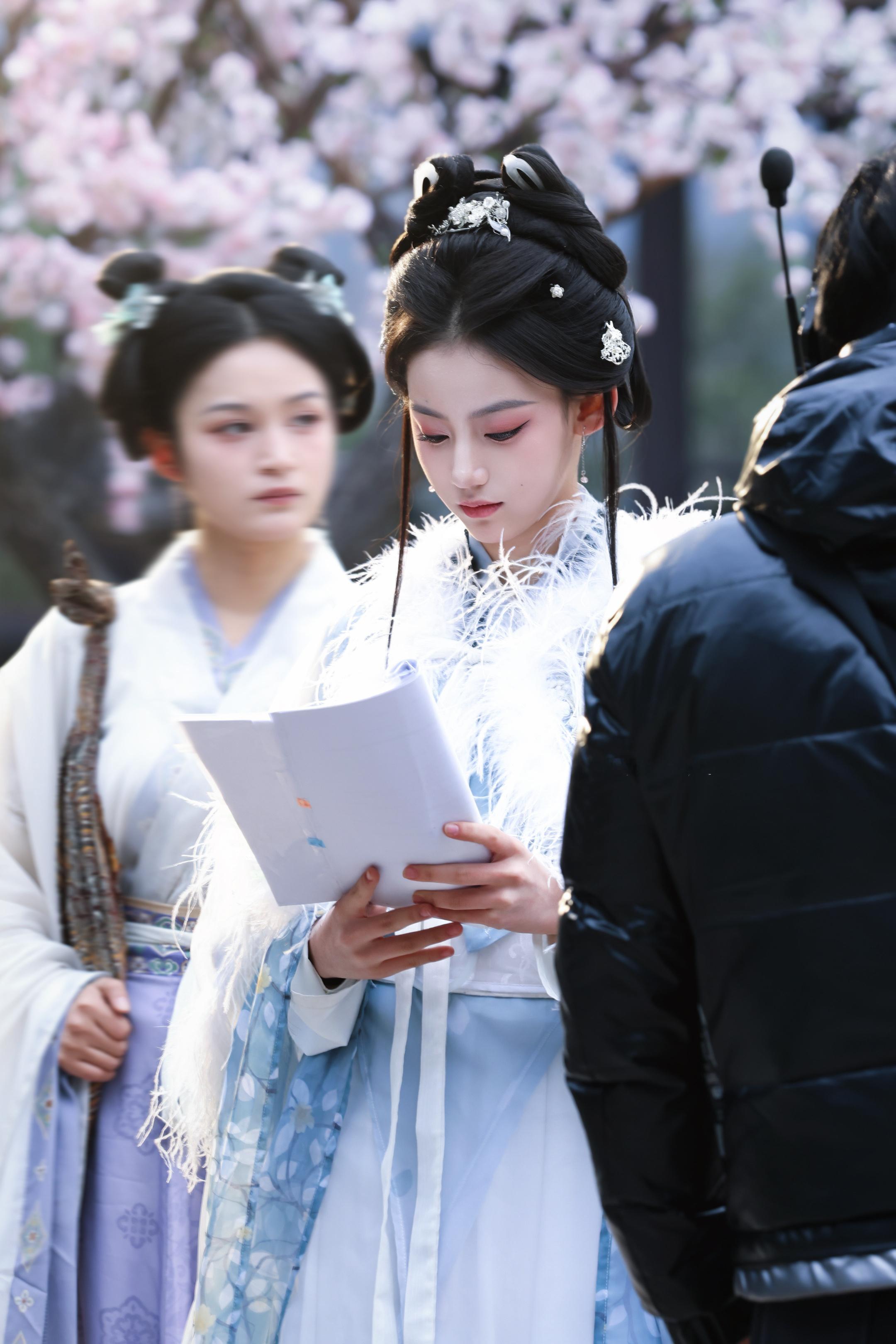 这个造型还不错～～～刘佳玺 《》☽ 蓝衣+毛毛 