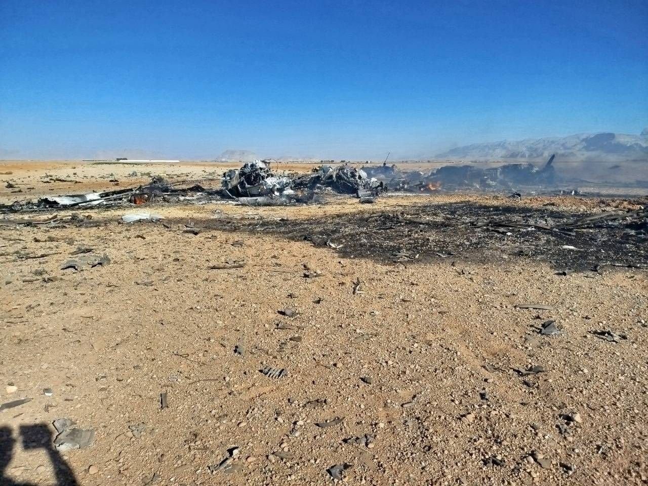 美炸毁2架执行救援故障运输机此时此刻，恰如彼时彼刻，竟能如此相像 