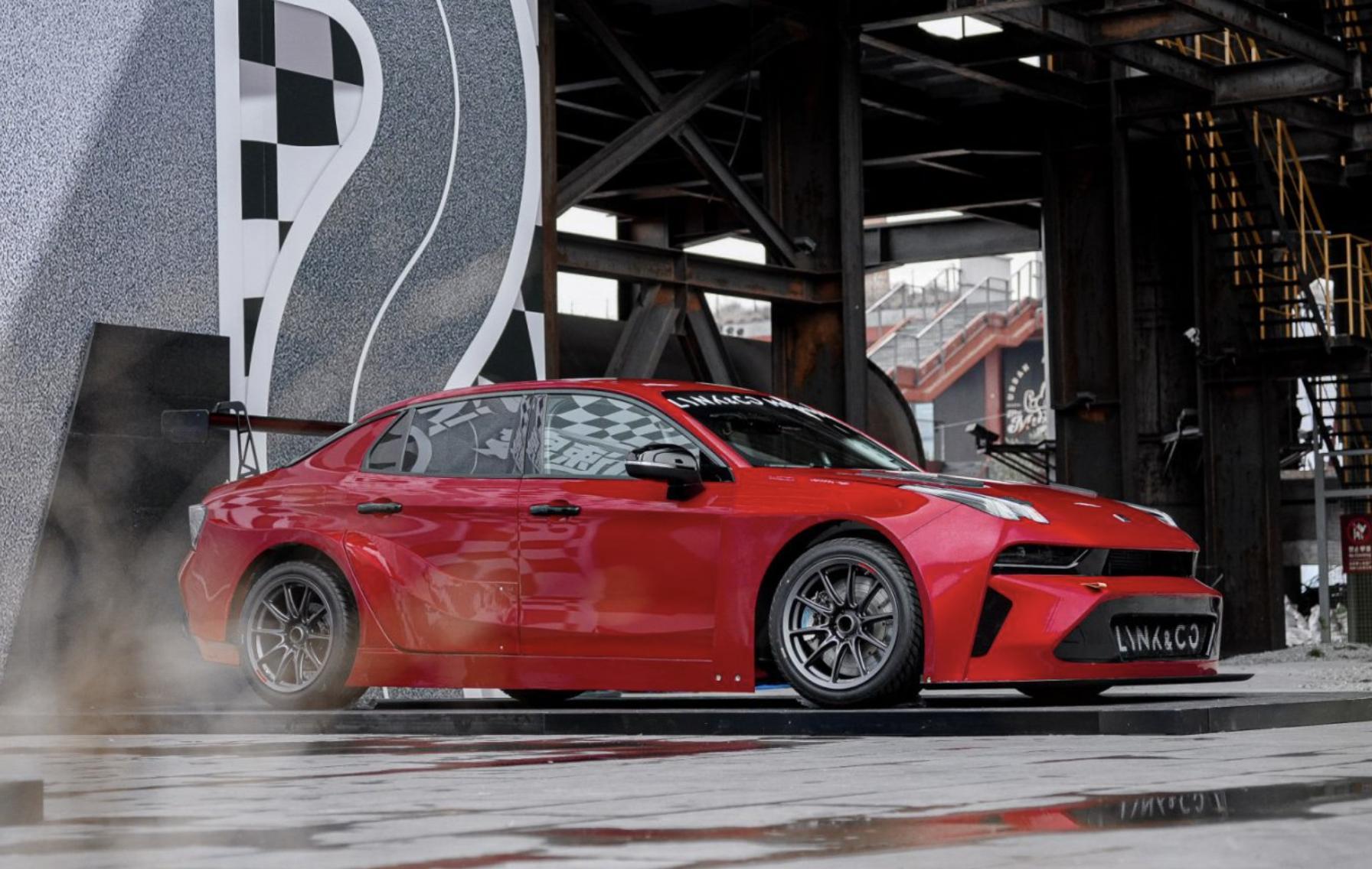 没有提前铺垫、没有长线预热，领克这次直接把“压箱底的实力”摊开给所有人看——全球