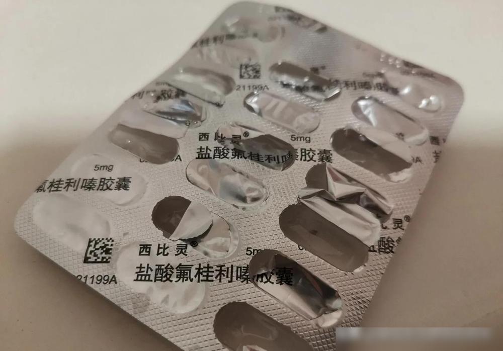 去年我就总是头晕目眩的，别说，还真把我给整懵了。

去医院查先是说脑供血不足，开