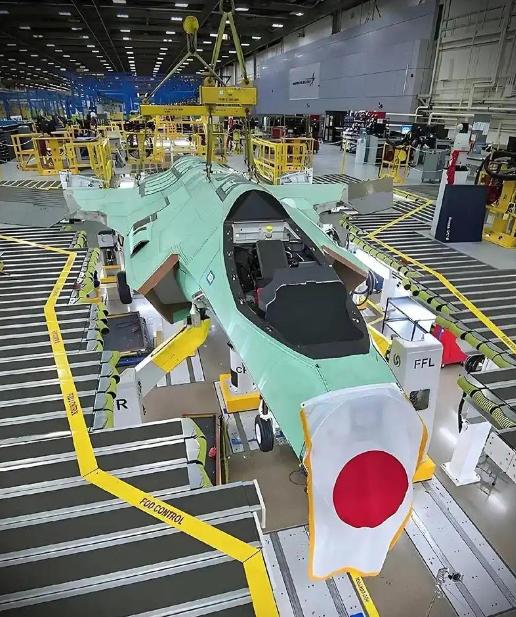 日本军工已经死透了！钢产量被美国一脚踹到世界第4，造船份额跌成个位数，芯片砸了上