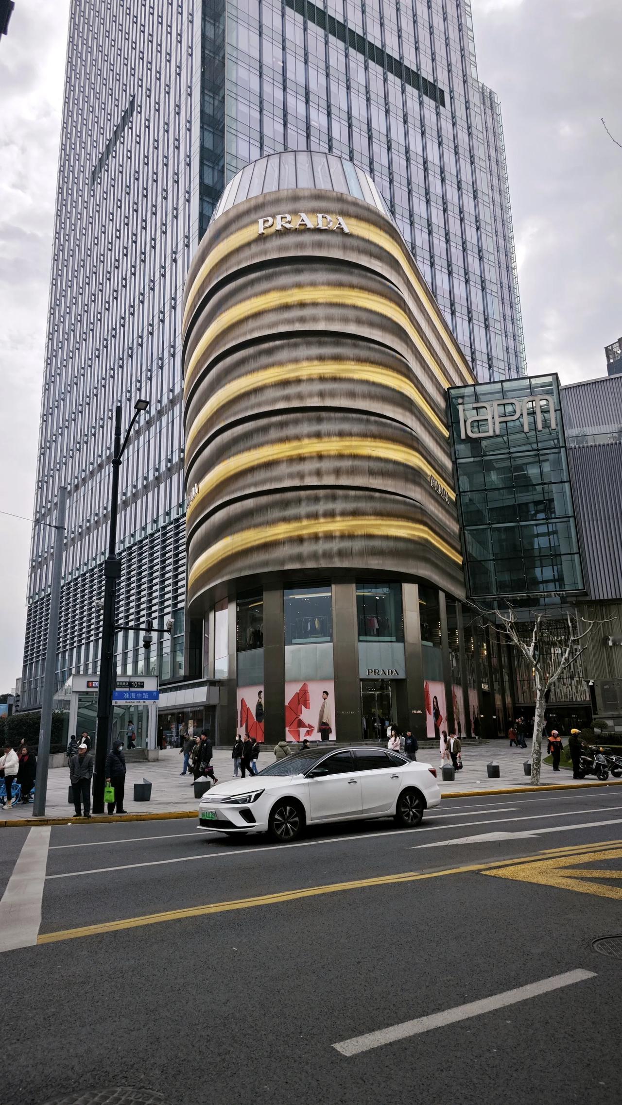 周四收盘复盘：市场暗藏良机，热点标的再迎高光
 
周四A股市场收官，上证指数在最