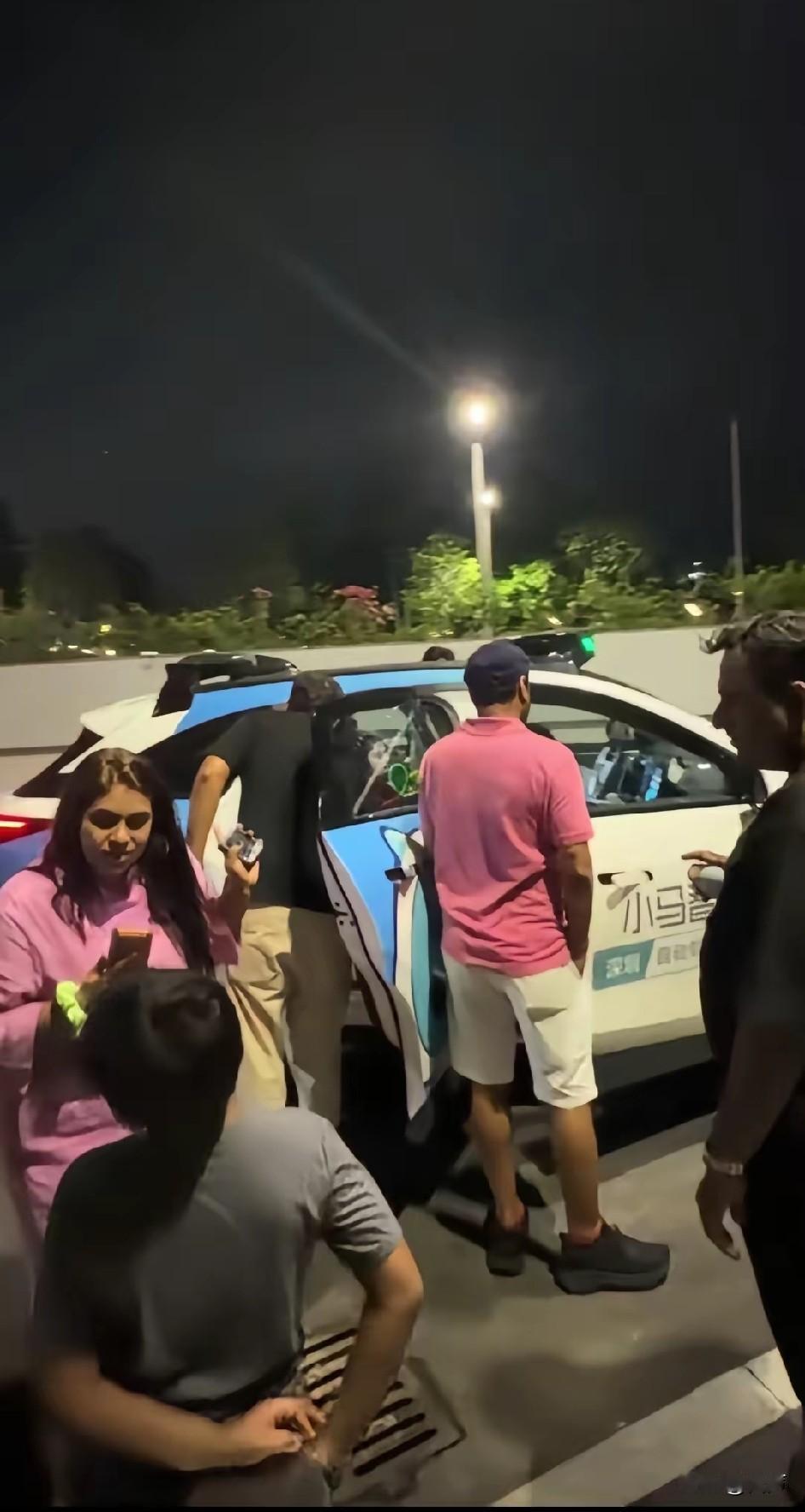 印度人在自己国家坐火车挂票坐惯了
到了中国还要来这一套
还好中国的无人驾驶比较智