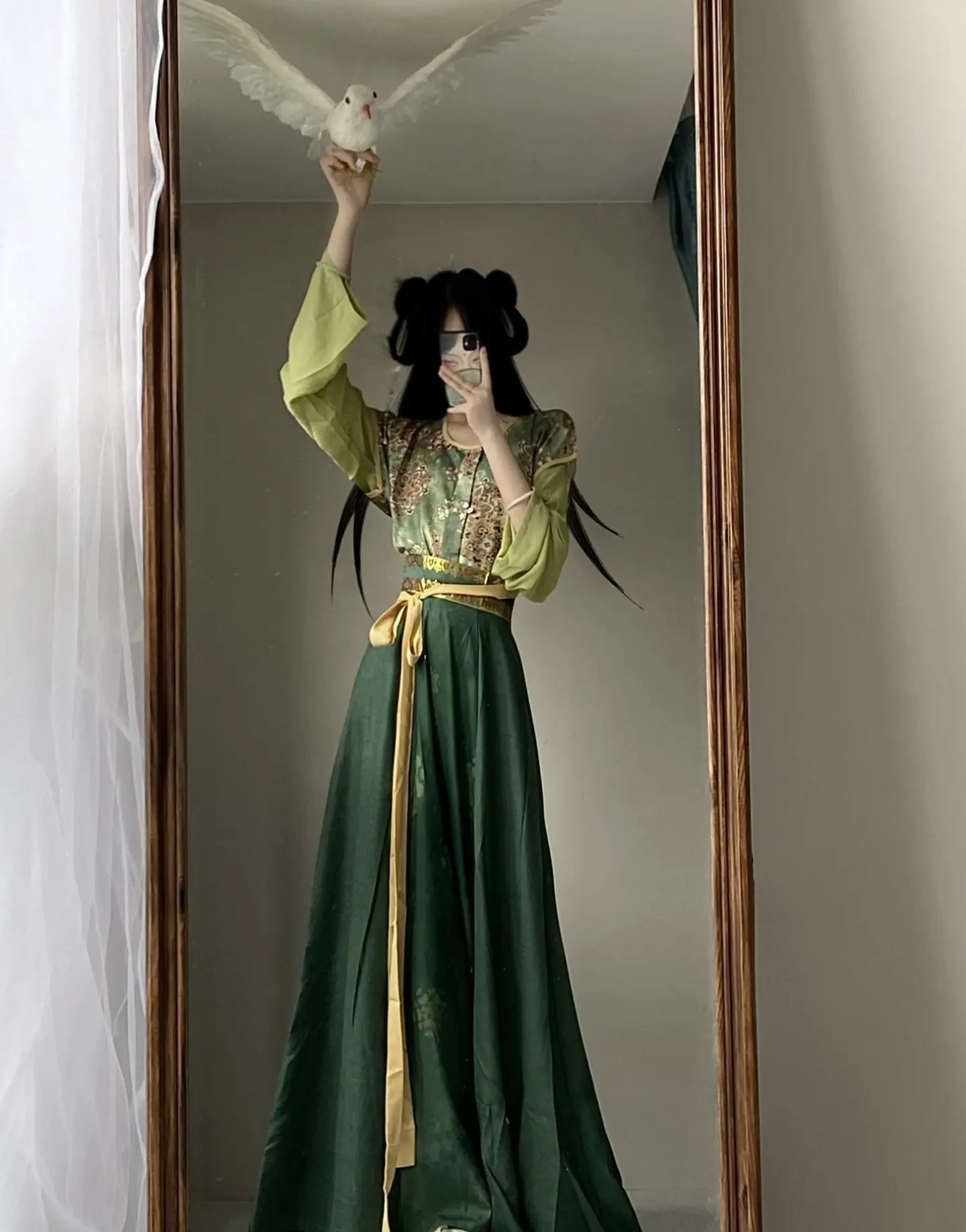 “师父云游去了 整个药谷只有我一个人”