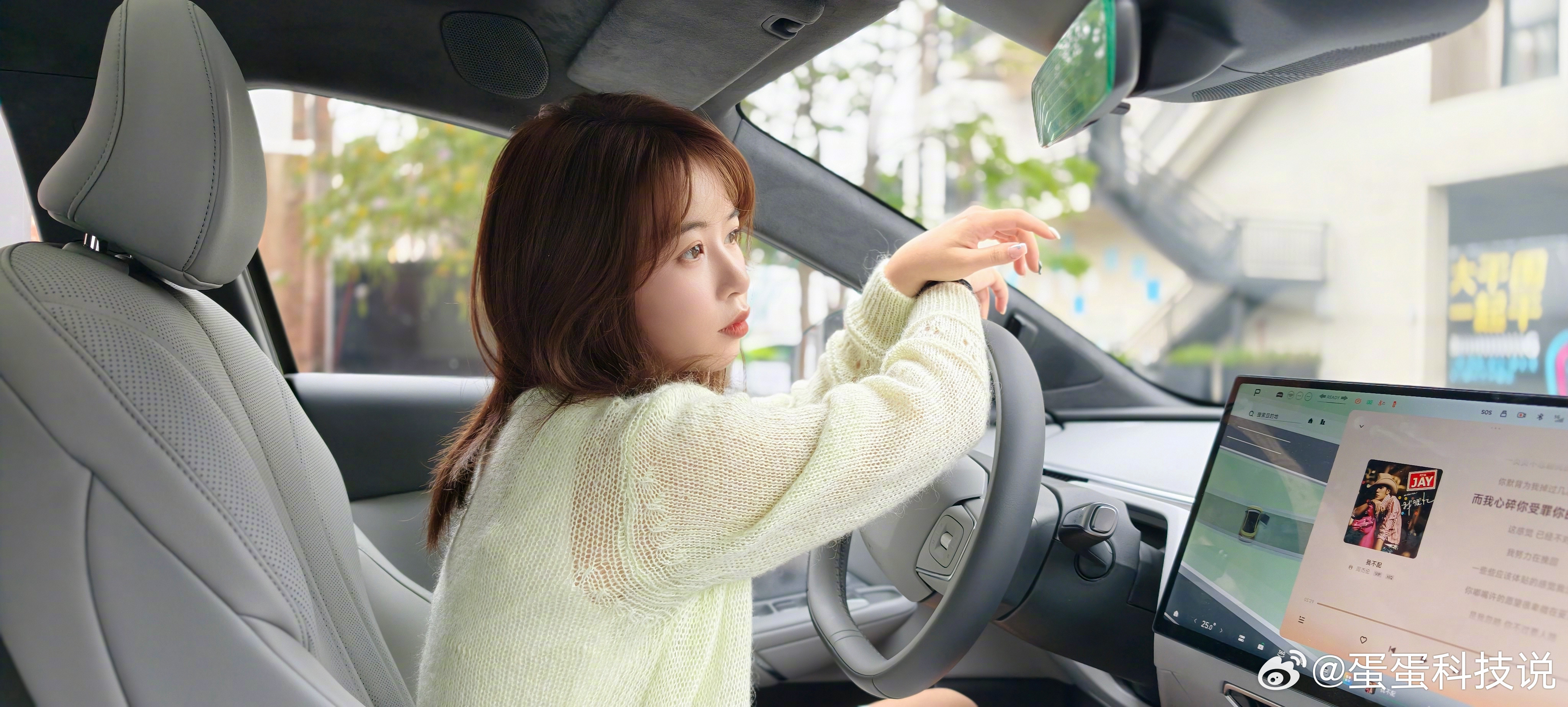 今日是牛油果配色🥑2026款小鹏mona M03这个配色又清新又温柔，我🉑太