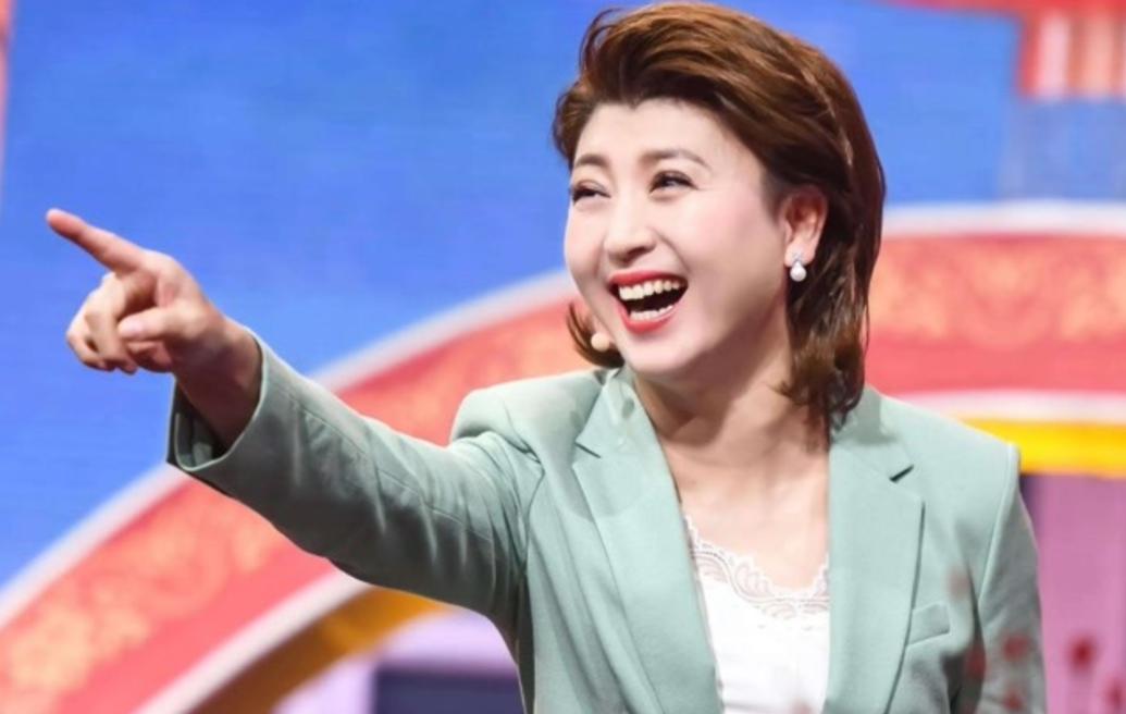 闫学晶的言论引发争议，并非因为大众存在“仇富心理”，
而是因为她直言“一年赚几十