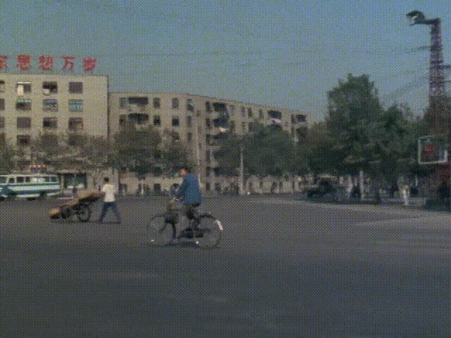 新华书店，武汉，1979武胜路中山大道路口 
