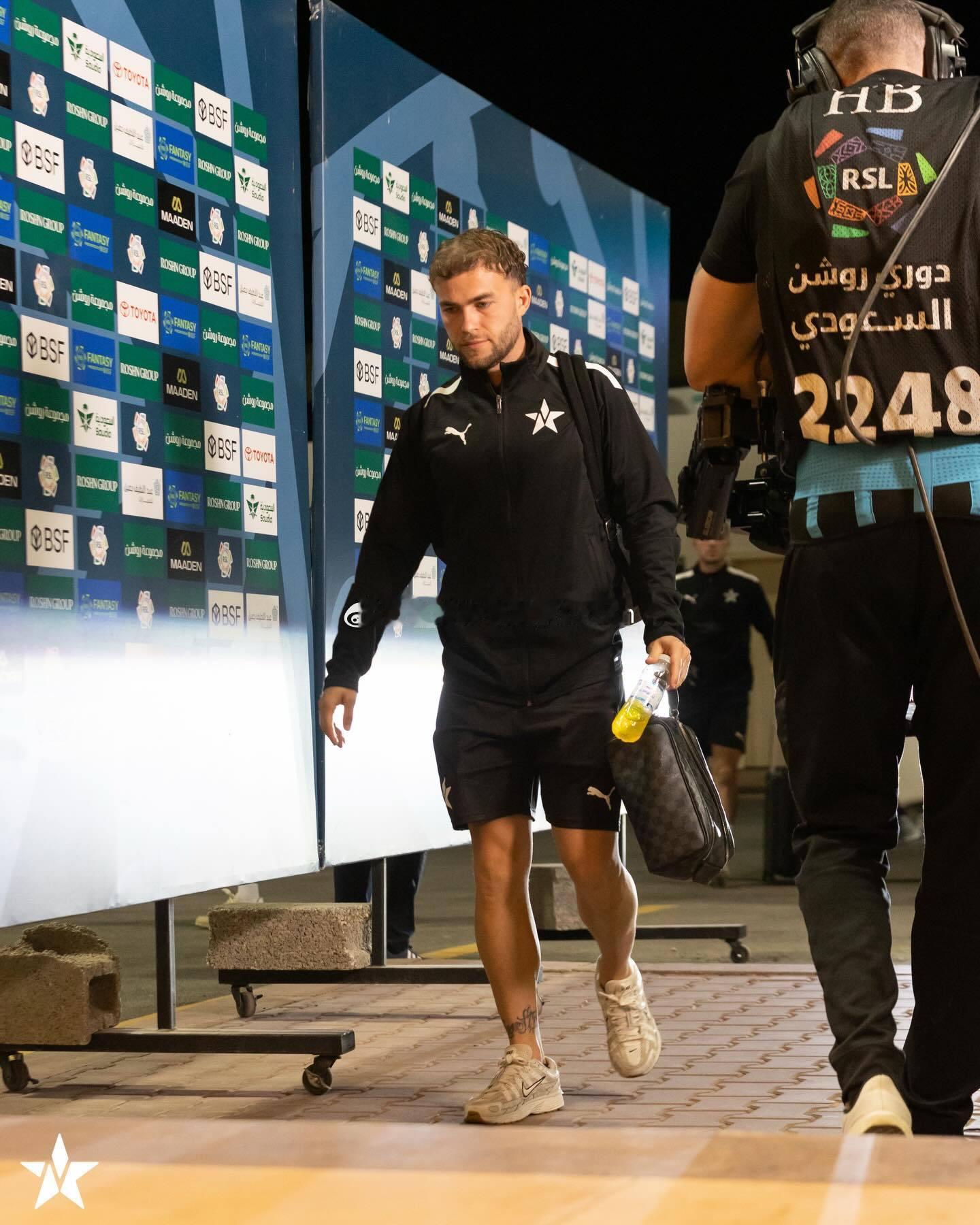 北京时间今天凌晨进行的沙特联赛，前国安外援古加与葡萄牙球星C罗迎来直接对话，最终