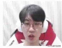 T1上单选手Doran开启直播，在直播中透露自己来T1后收的礼物比此前两年的还多
