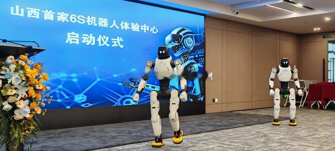 山西首个机器人体验中心落户小店区   6月22日，数智星空具身智能6S机器人体验