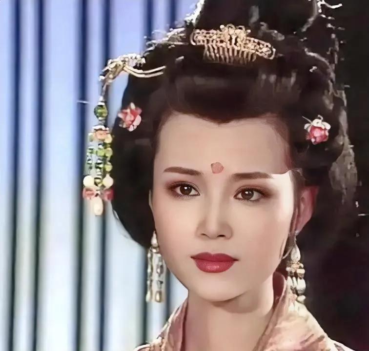 如梦令·才女叹③

家学渊源流深，
逆境聪慧过人。
天恩享不尽，
貌美如花香馨。