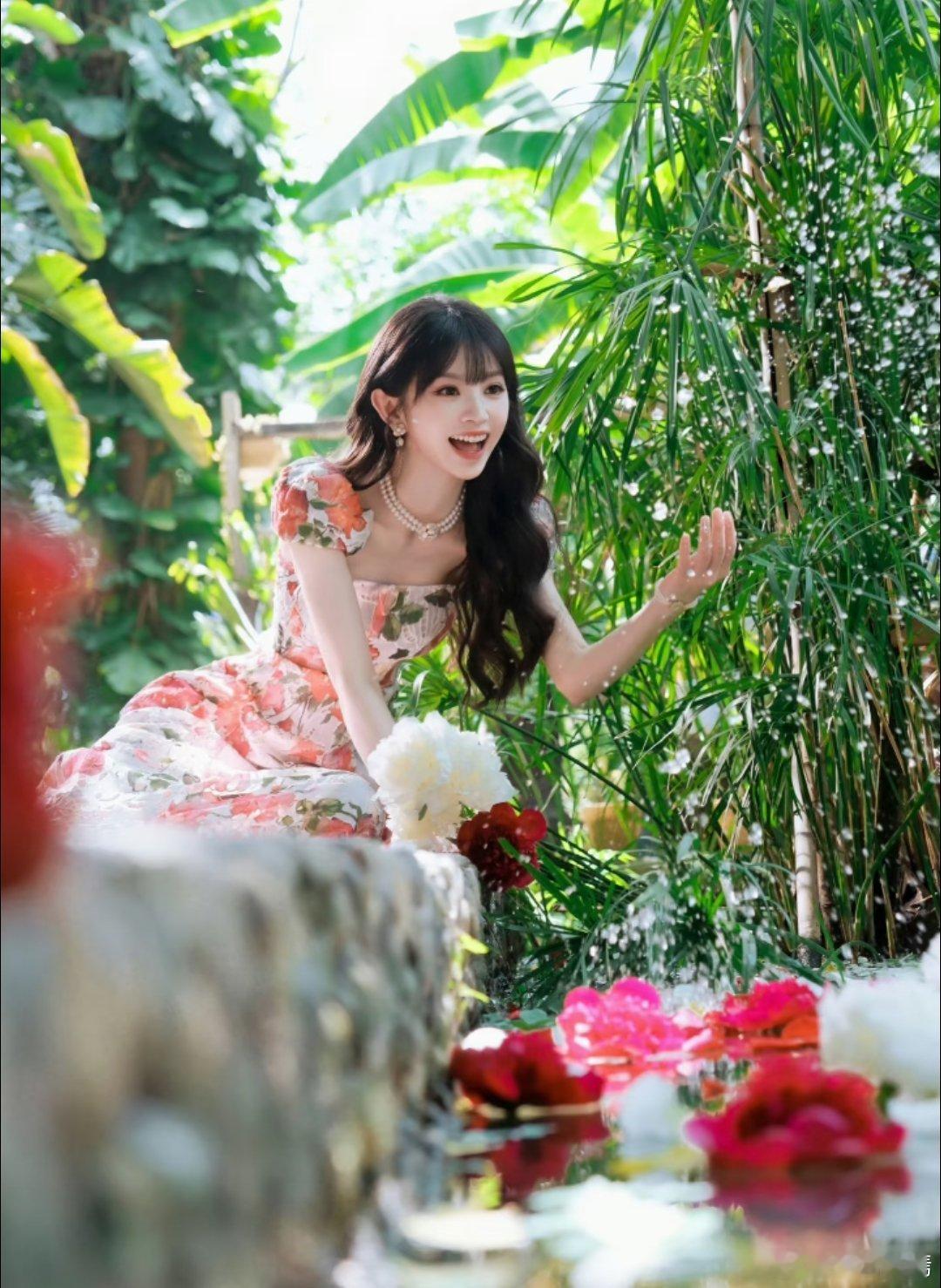 别的小花怕连轴拍戏，田曦薇用作品证明劲草女主底气，古装种田悬疑现言轮番上阵，一年