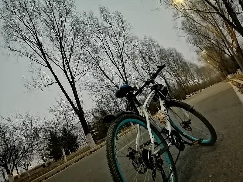 如果因为善良被欺负,你还坚持吗?
还会再坚持一次，第二次就会立即反击，让对方后悔