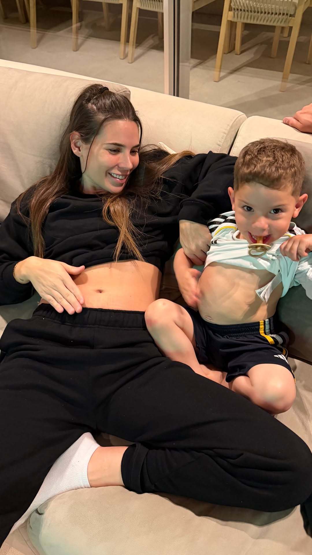 Bauti和妈妈比肚子大😂 