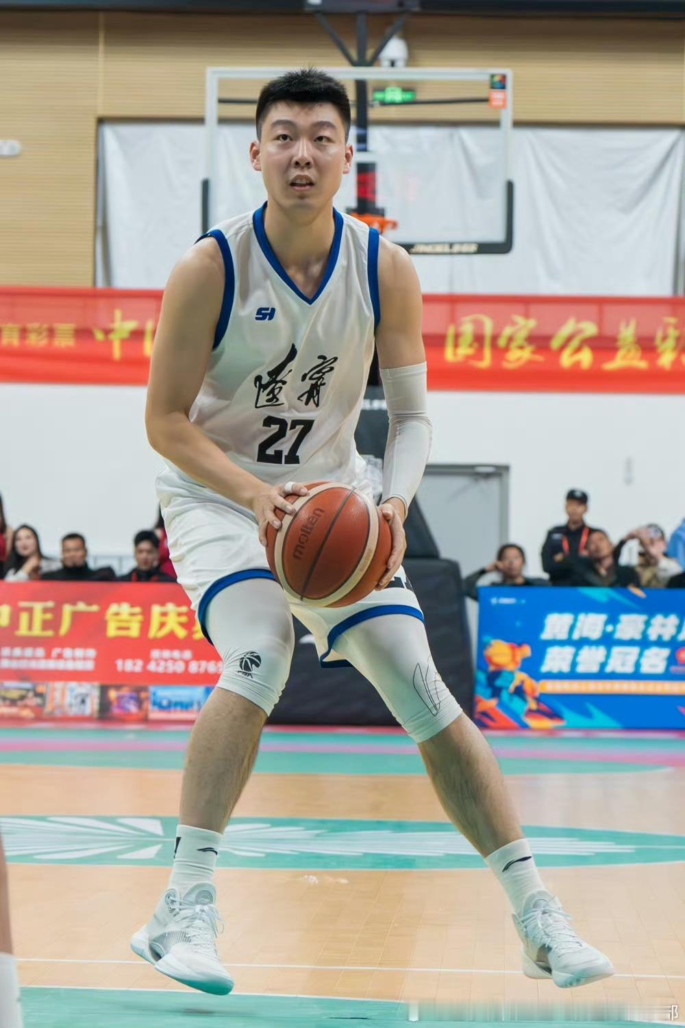 全运会白色比赛服挺好看的 ​​​