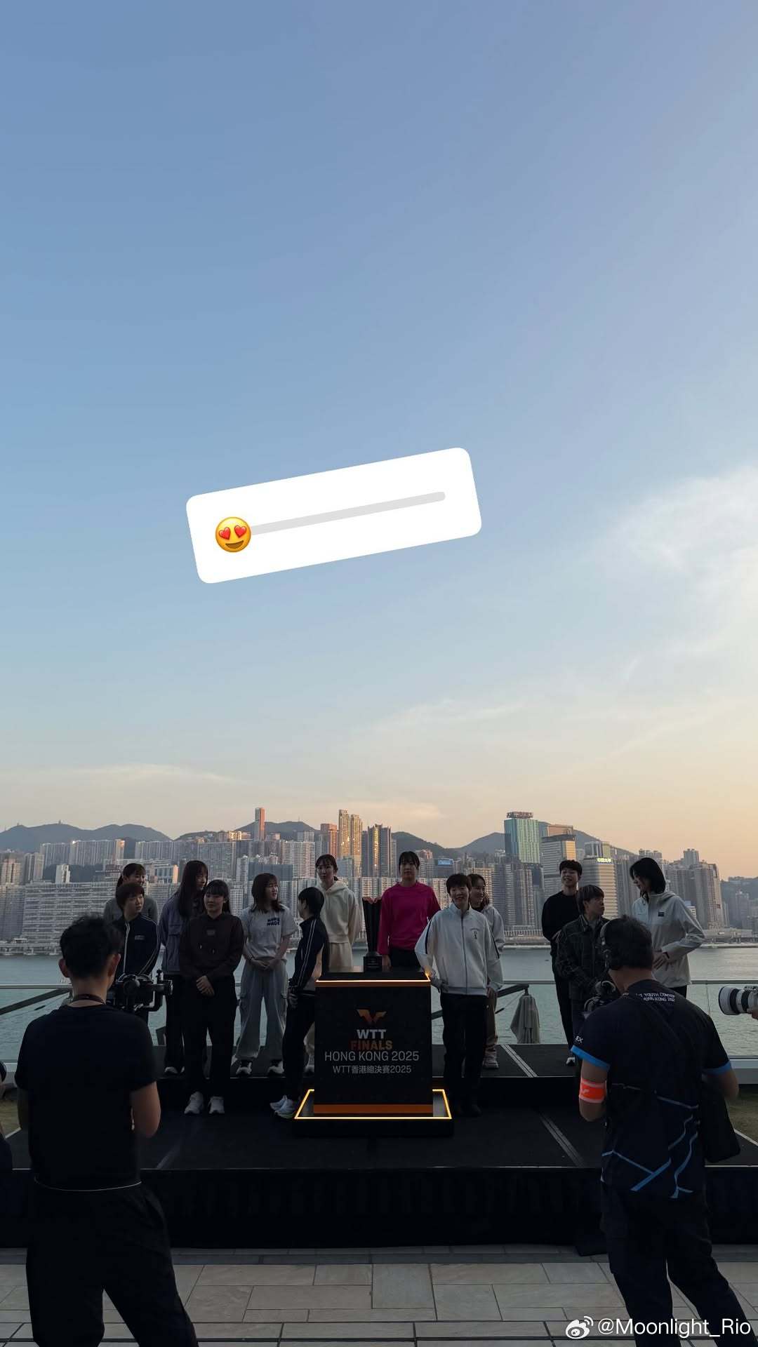 WTT香港总决赛2025 女生们准备拍合影📸️ 