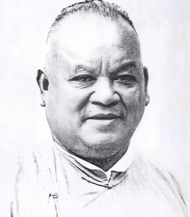 1952年，大白兔奶糖创始人冼冠生，跳楼身亡时，口袋里藏着一张纸，记录着抗战时，