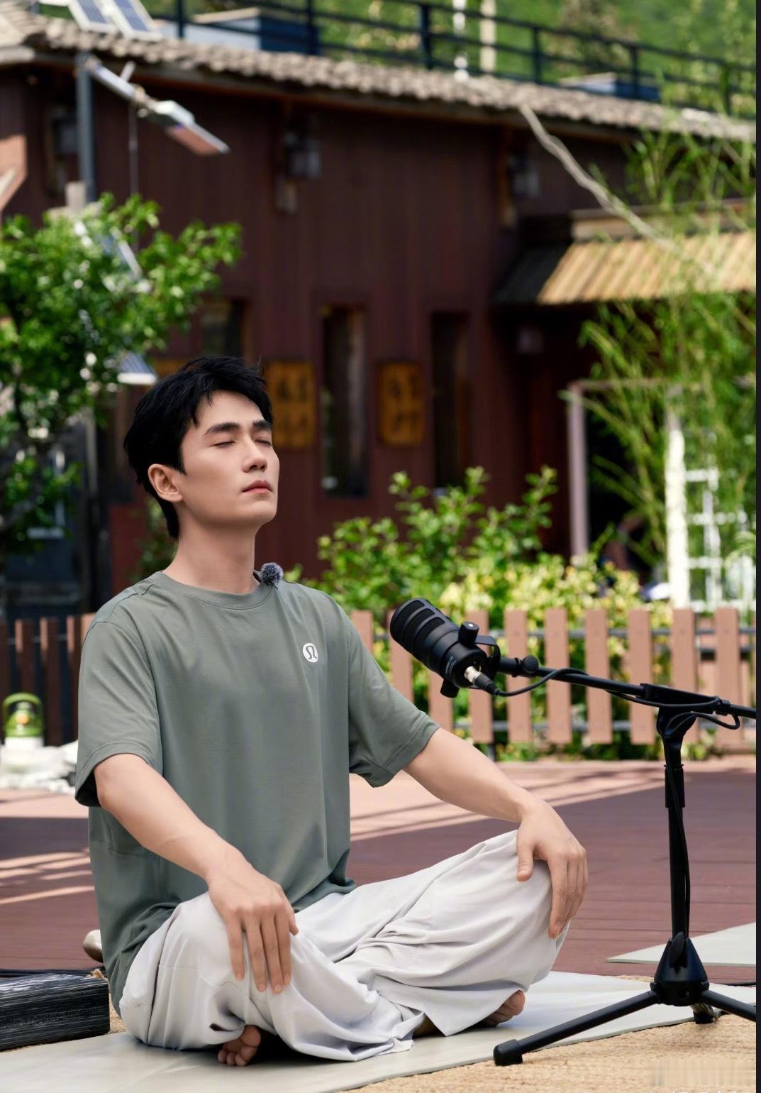 朱一龙lululemon合作半年不到真的挺唏嘘的，他是我们湖北武汉人，我实在想替