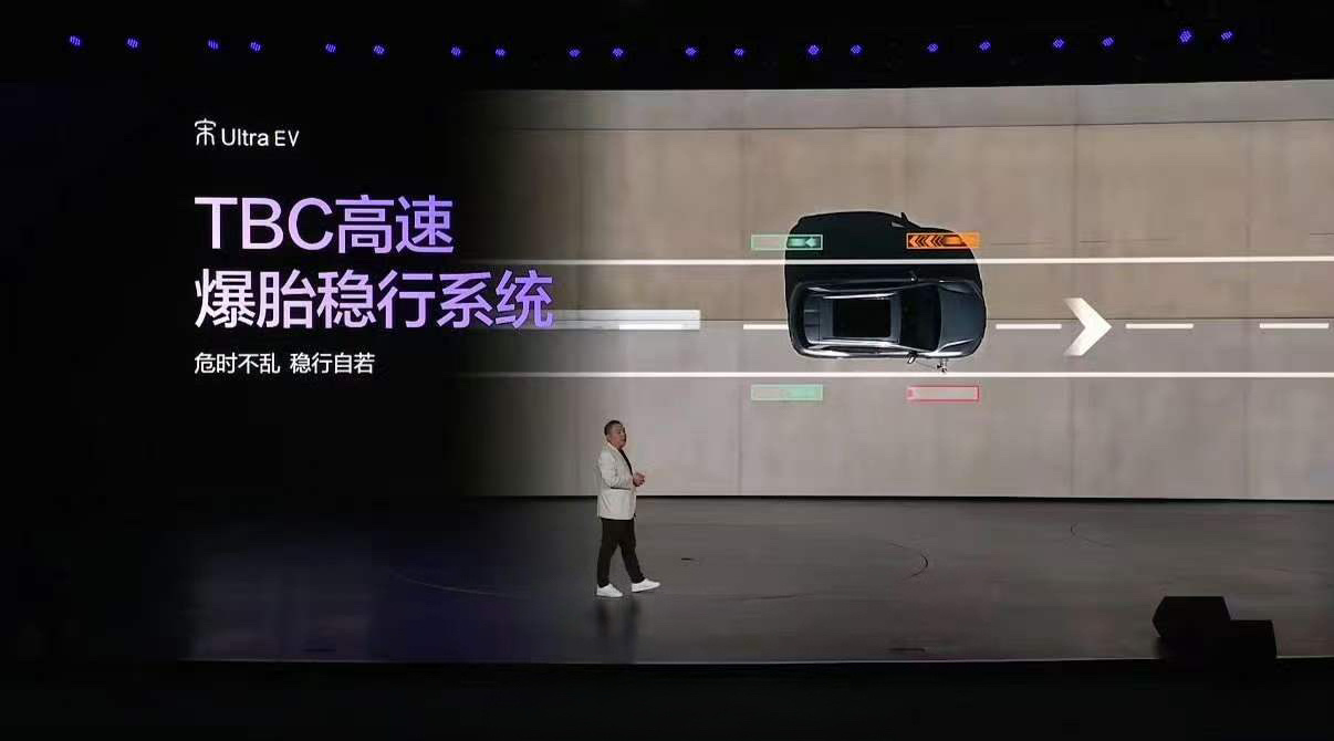 作为B级纯电SUV卷王，宋Ultra EV的配置可以说入门即高配：710km超长