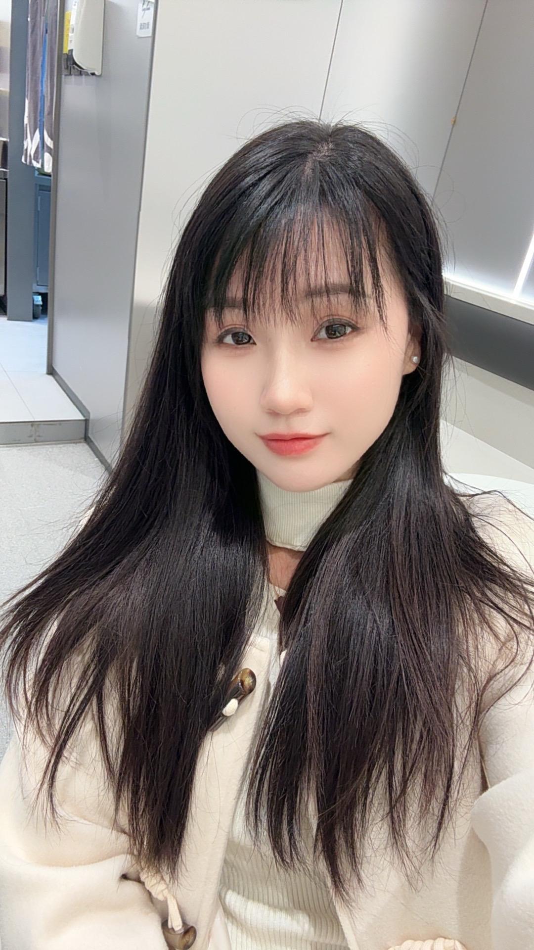 90 后已经开始老了，看见大街上的小女孩，真羡慕她们的年纪，不是羡慕她...