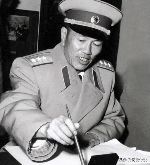 1950朝鲜战场：三百战士“闯”军火库，洪学智震怒，军长却会心一笑
 
阅读此文