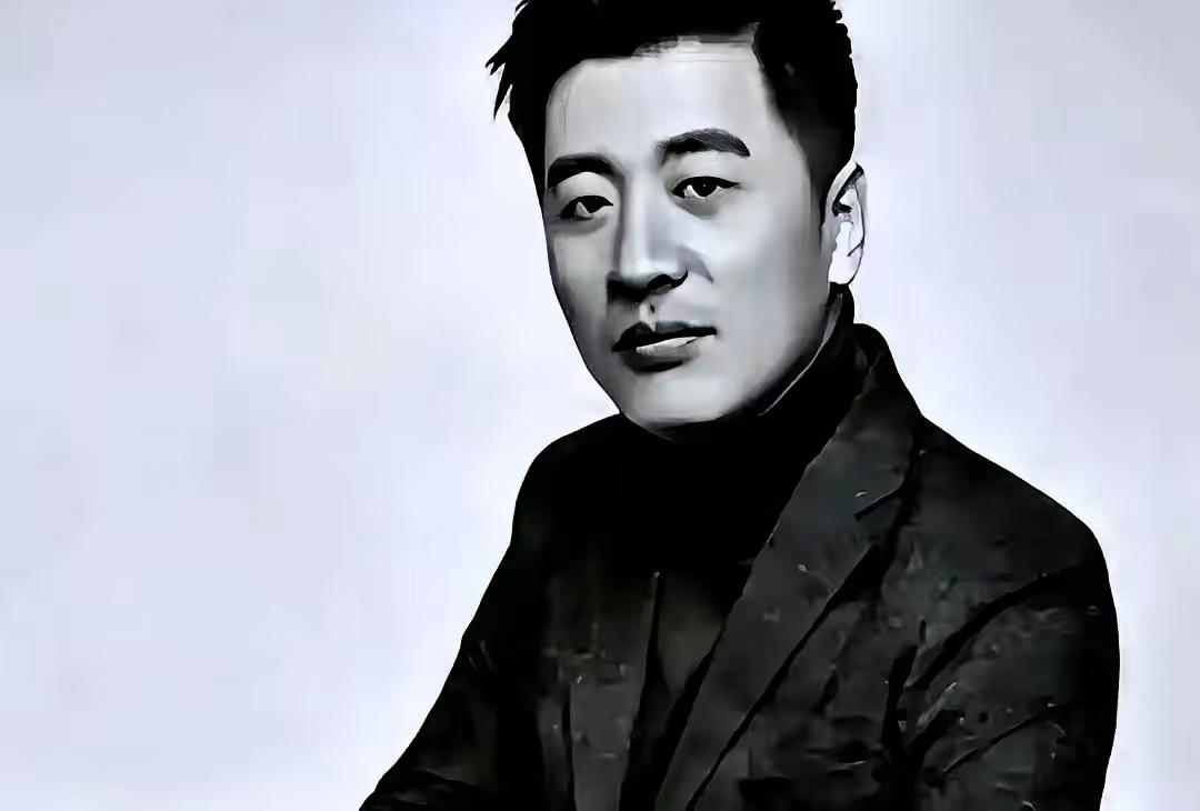 有点反常，甚至可以说是诡异。虽然看到他的视频讲话时有脏话，但他是老百姓最贴切的人