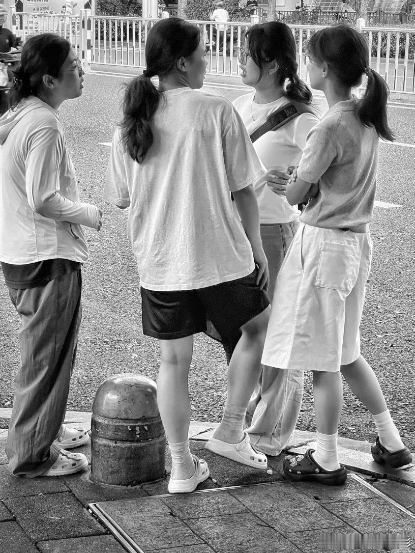 摄影人  街拍厦门：王鹭佳2026在路上？摄影人选择了人文纪实摄影，也就记录了生