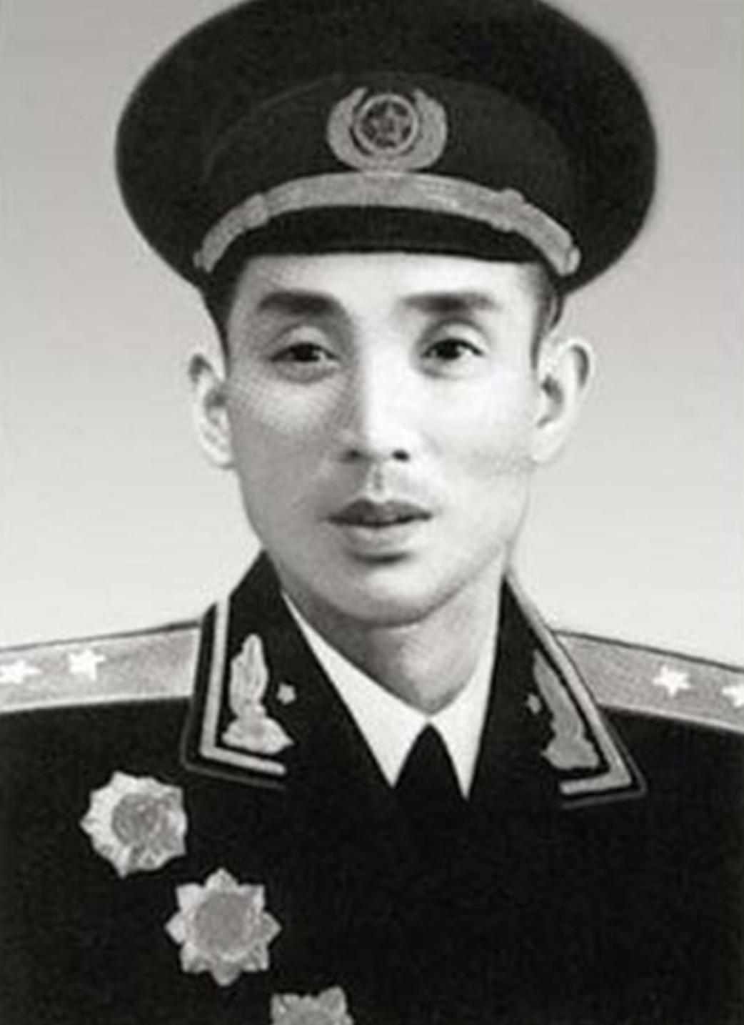 55年朱辉照已离休，中央考虑到他的付出：授予中将和3枚一级勋章
 
55年朱辉照