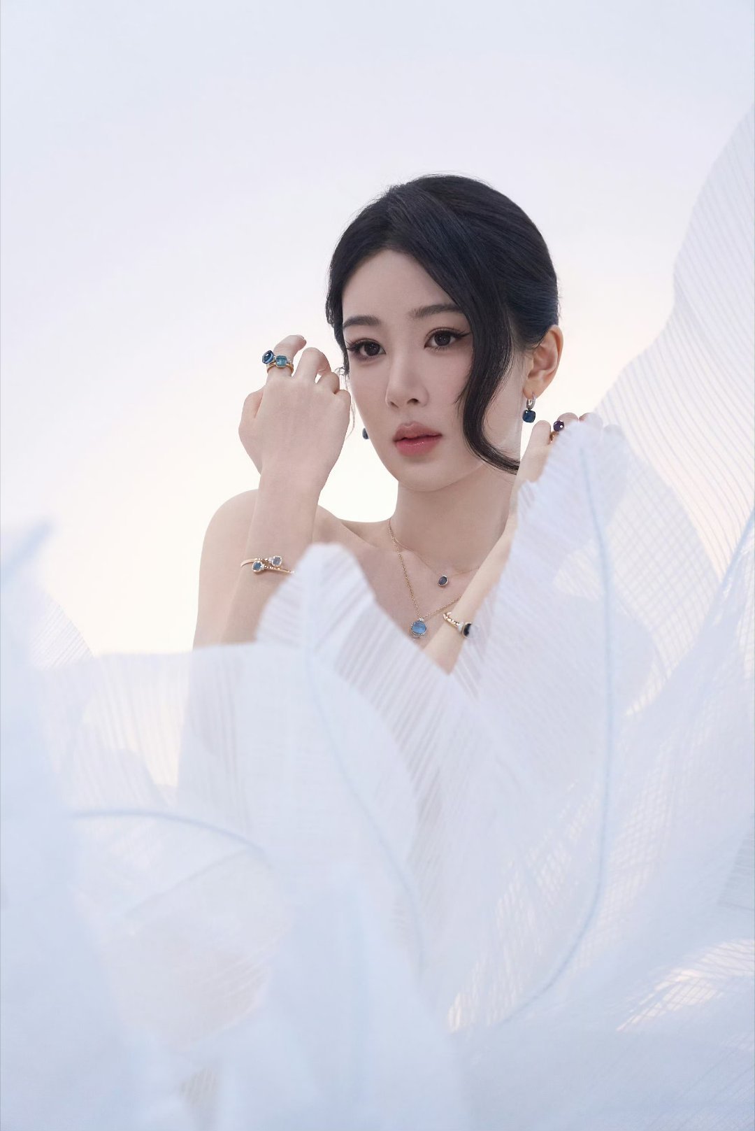 杨紫杨紫董竹君yz 杨紫玉兰花开君再来山河远阔，人间星河，无一是你，无一不是你。
