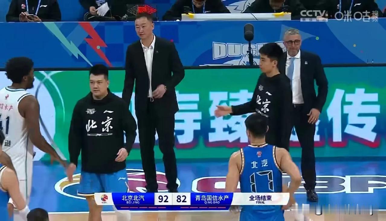 随着青岛男篮82：92不敌北京男篮，本场比赛暴露出3个可笑的事实。

1. 刘指