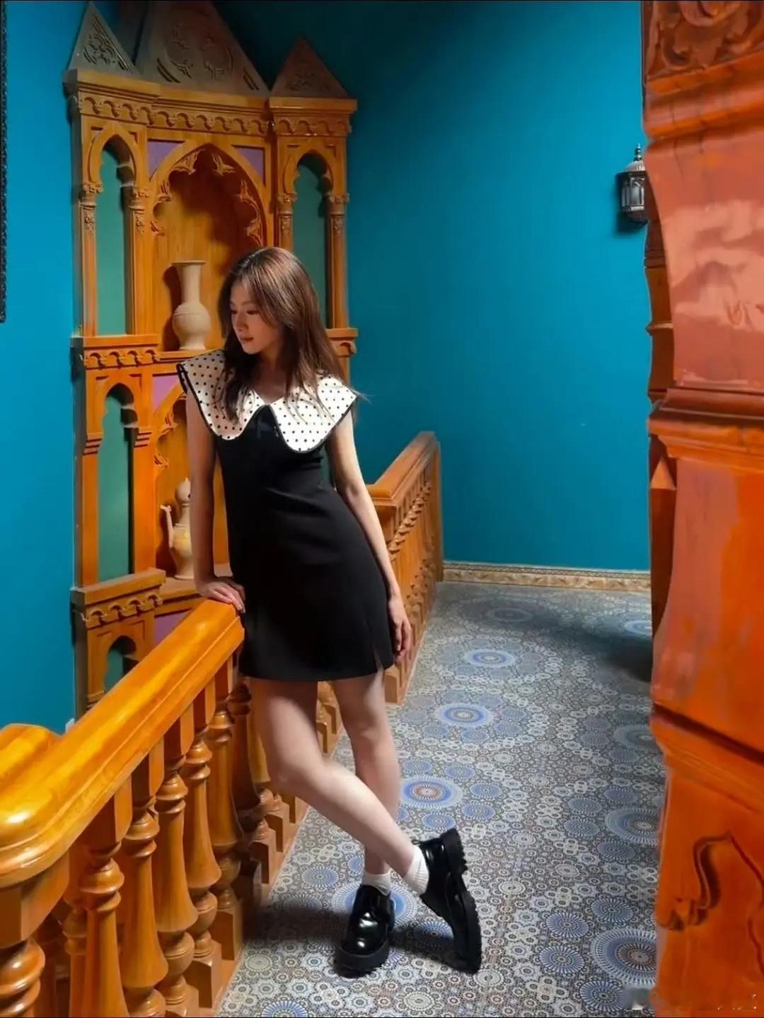 以前怎么没发现李兰迪腿这么长 ​​​
