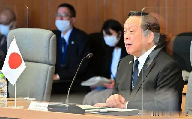 日本又搞事！新版《防卫白皮书》玩火，台海风头再紧，中方怒斥“粗暴干涉内政”
 