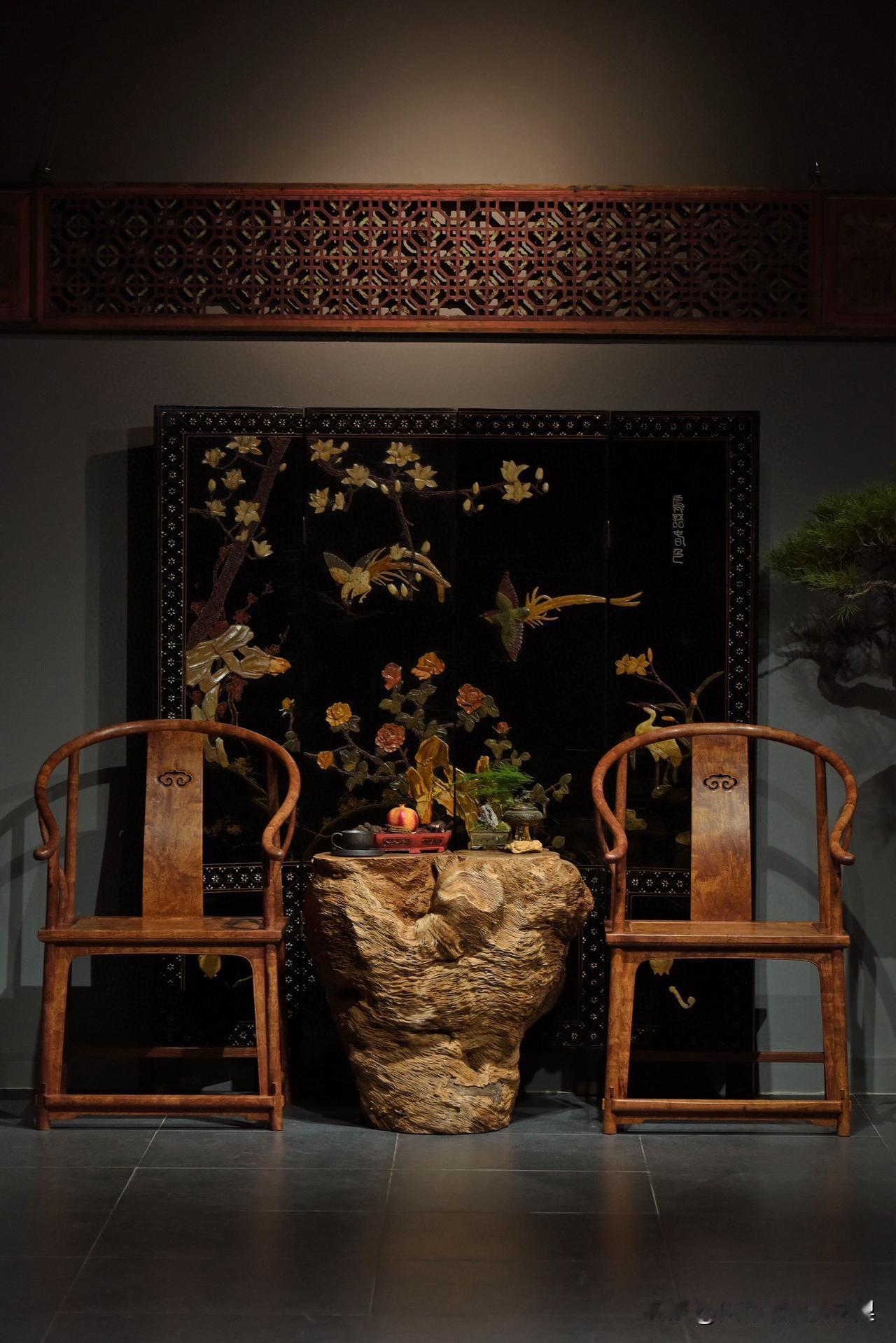 风起云涌，天下最妙｜龙眼木花架茶几树桩
        几案由一整块荔枝木风化老