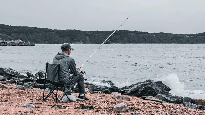 如今，最尴尬的当属我们这批70后，基本都过五十或者在奔五的路上。
要是在这个阶段