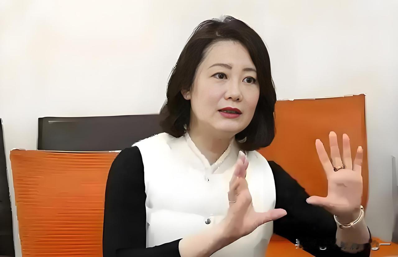 27日，民进党立委吴思瑶又在社交媒体大放厥词了！她竟然叫嚣说，两岸隔着海峡，如果