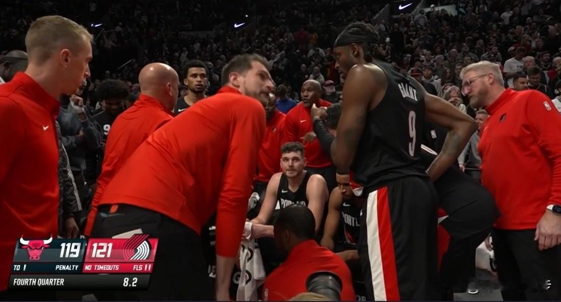 斯普利特今天赛后接受采访时说，最后一防的布置就是不要给3分！但是球员真没听！第二