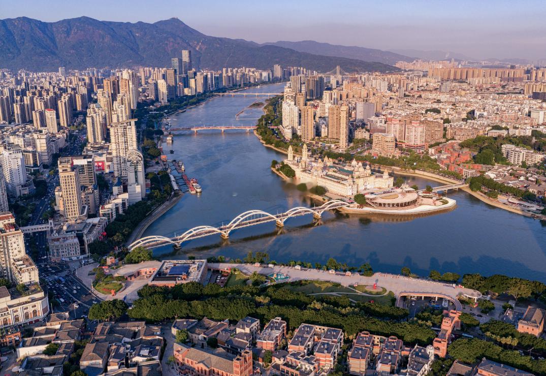 户口以后没那么重要了尽管这几年大城市的落户门槛一降再降，但吸引外地落户，仅依靠就