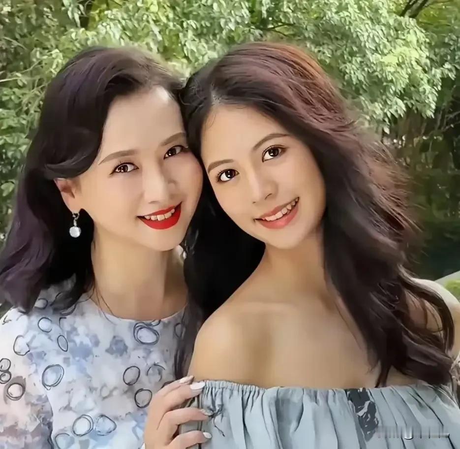 演员翁虹的女儿，被封“最美星二代”
我看未必吧？
不是说她长得不美，而是她并没有