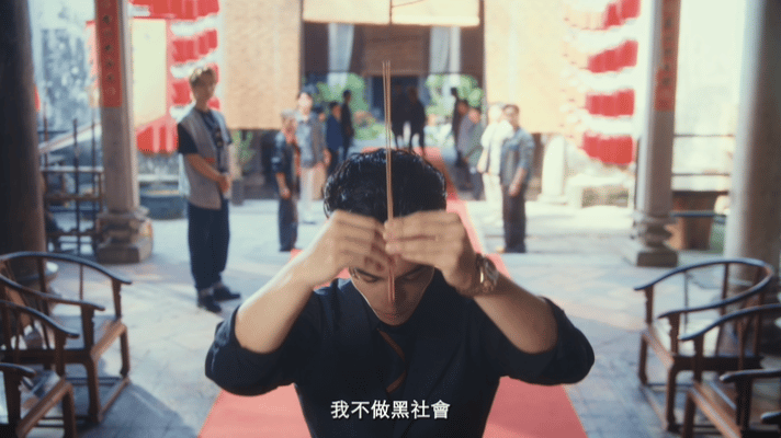 何昶希疑似回应逐玉被换脸 新剧上线当天发长文，何昶希选择用角色说话。没回应争议没