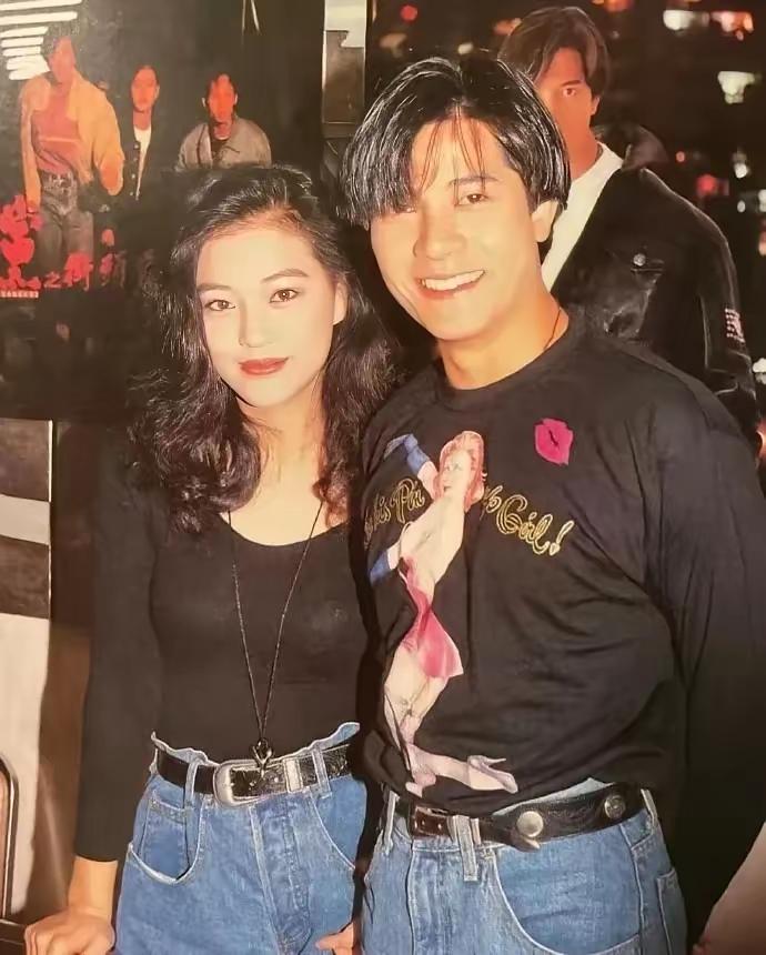 站在郭天王旁边的女生是谁？感觉长的好靓！